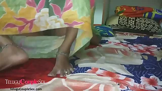 Tamil Townsperson Aunty In Green Nighty With Their way Bony Indian Husband Homemade Late Night Sex &ndash; Full Hindi Integument